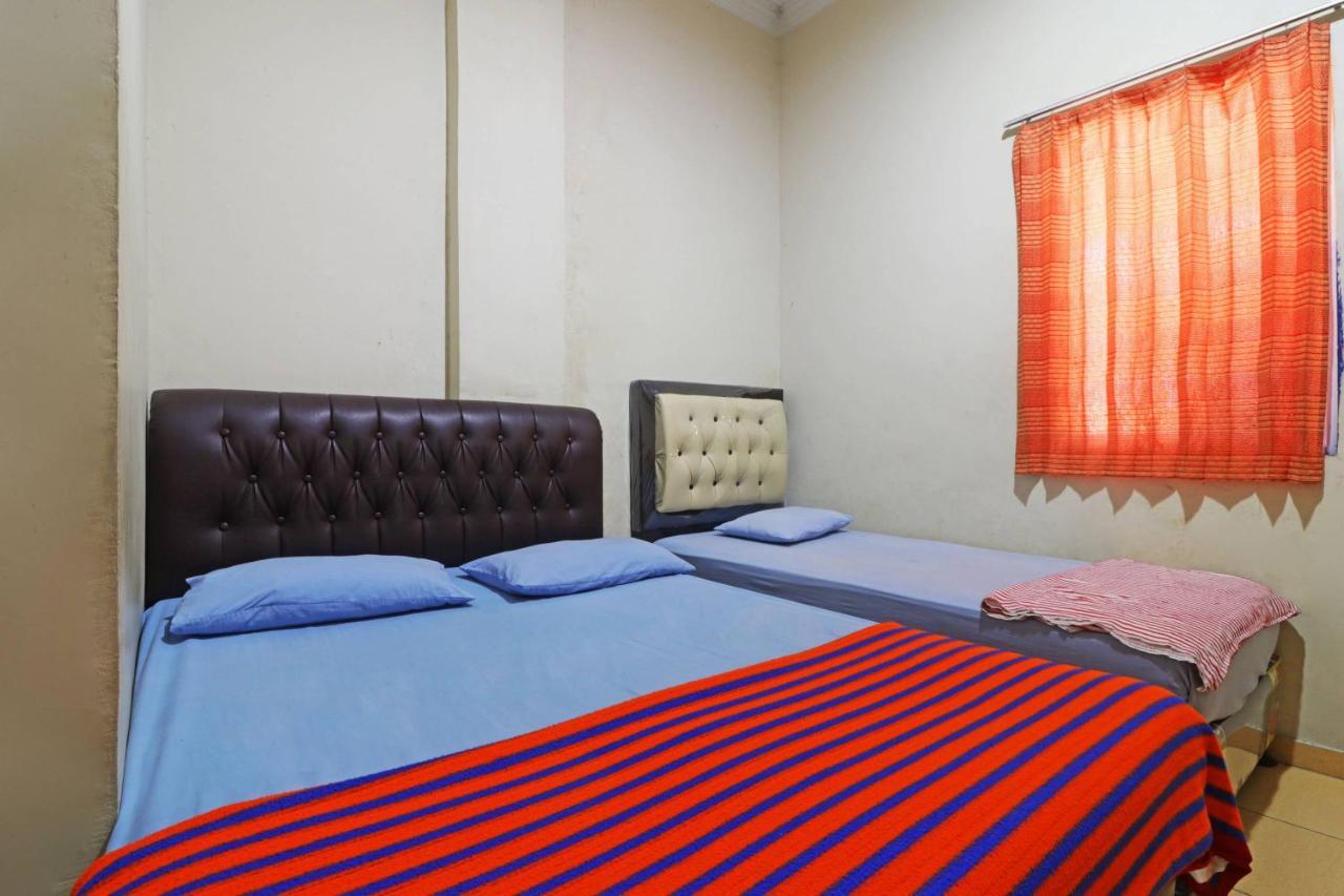Wisma Cempaka 2 Syariah Hotel Parit  Buitenkant foto