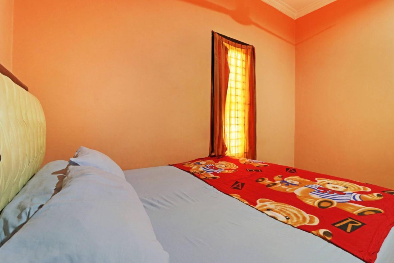 Wisma Cempaka 2 Syariah Hotel Parit  Buitenkant foto