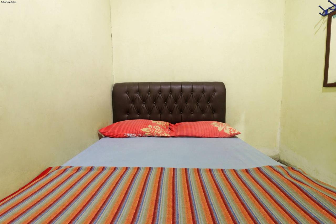 Wisma Cempaka 2 Syariah Hotel Parit  Buitenkant foto