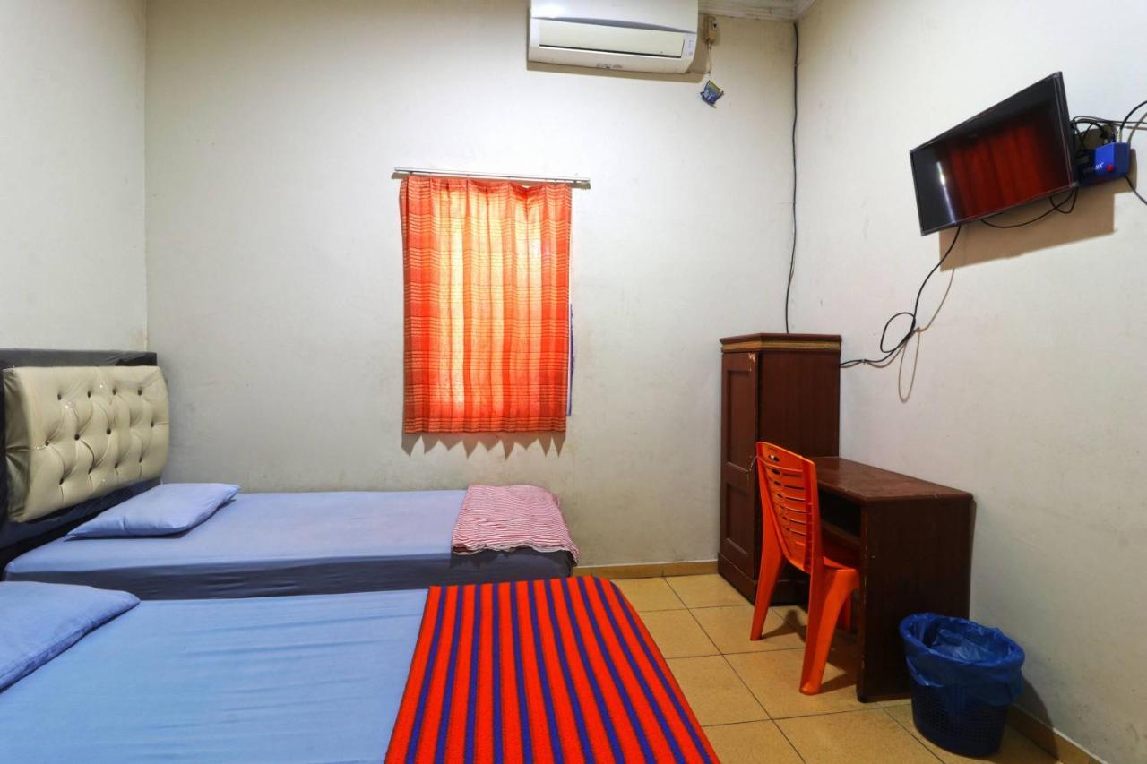Wisma Cempaka 2 Syariah Hotel Parit  Buitenkant foto
