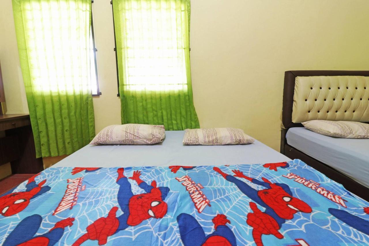 Wisma Cempaka 2 Syariah Hotel Parit  Buitenkant foto